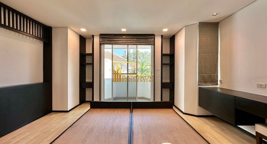 À louer 4 chambres maison à Huai Khwang, Bangkok