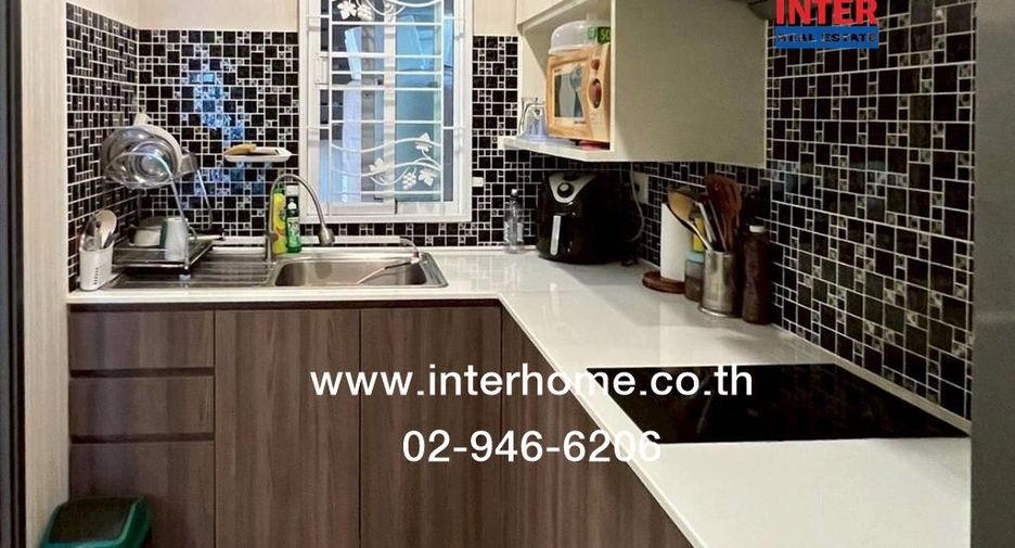 Casa adosada en venta de 4 habitaciones en Suan Luang, Bangkok