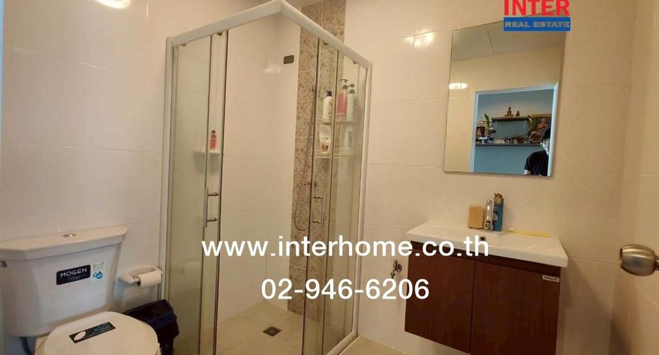 Casa adosada en venta de 4 habitaciones en Suan Luang, Bangkok