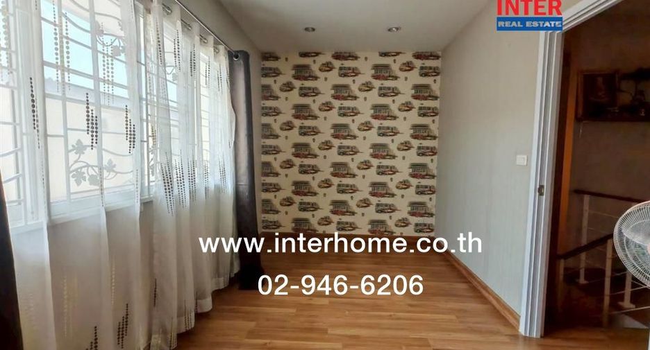 Casa adosada en venta de 4 habitaciones en Suan Luang, Bangkok