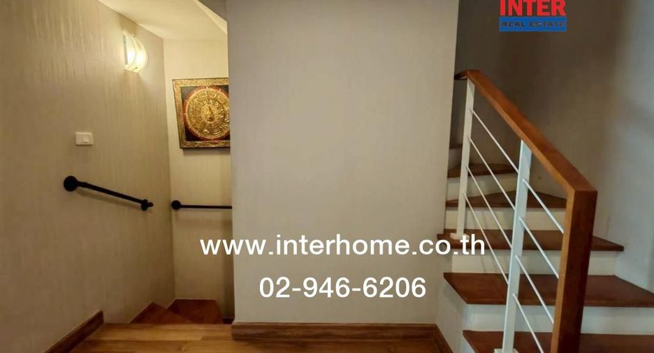Casa adosada en venta de 4 habitaciones en Suan Luang, Bangkok