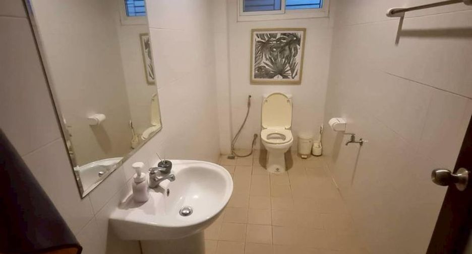 For rent and for sale 3 bedrooms house in Saraphi, Chiang Mai