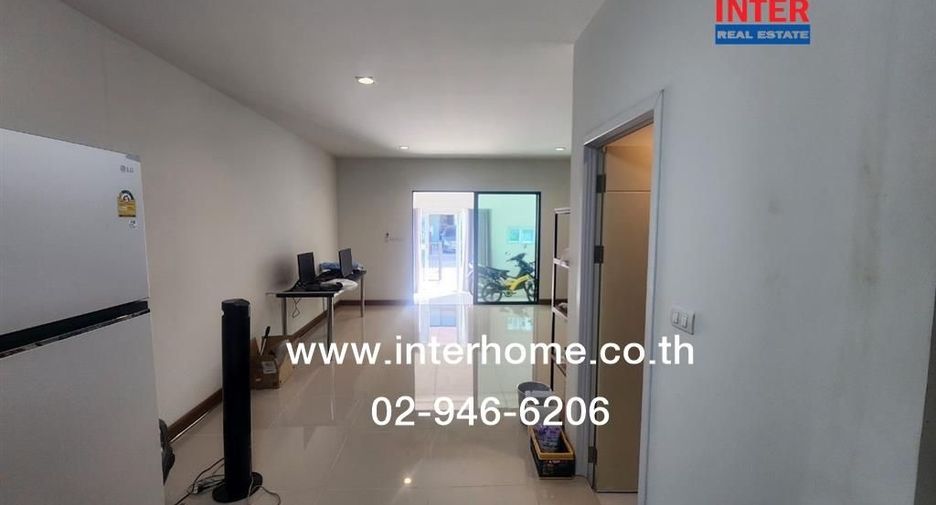 À vendre 2 chambres maison de ville à Phra Samut Chedi, Samut Prakan