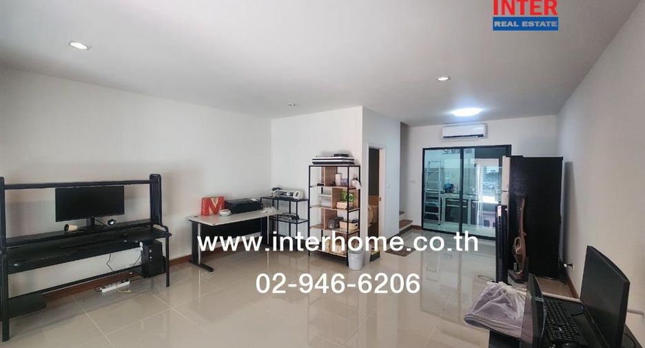À vendre 2 chambres maison de ville à Phra Samut Chedi, Samut Prakan