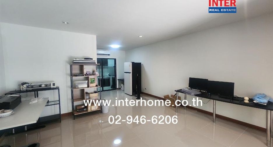 À vendre 2 chambres maison de ville à Phra Samut Chedi, Samut Prakan