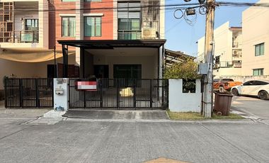 Reihenhaus zur Miete mit 3 Zimmer in Prawet, Bangkok