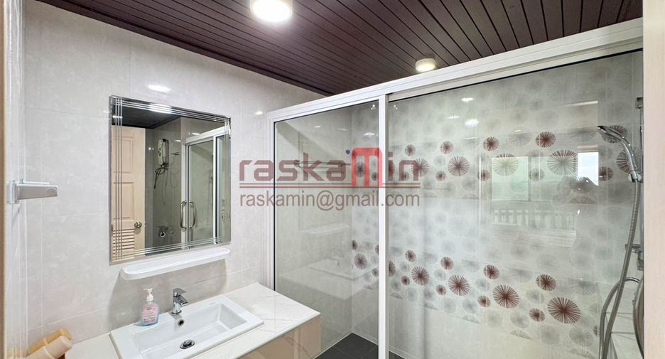 For rent 3 bedrooms condo in Bang Lamung, Chonburi