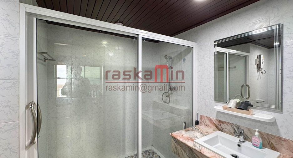 For rent 3 bedrooms condo in Bang Lamung, Chonburi