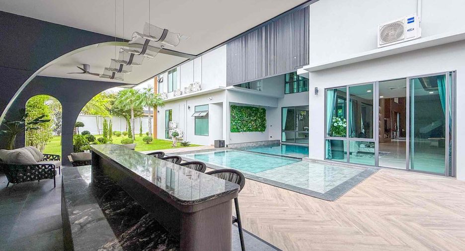 For sale 4 bedrooms house in East Pattaya, Pattaya