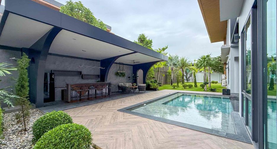 For sale 4 bedrooms house in East Pattaya, Pattaya