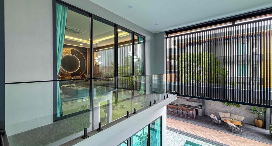 For sale 4 bedrooms house in East Pattaya, Pattaya