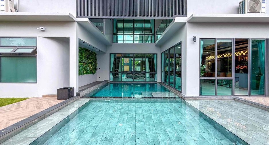 For sale 4 bedrooms house in East Pattaya, Pattaya