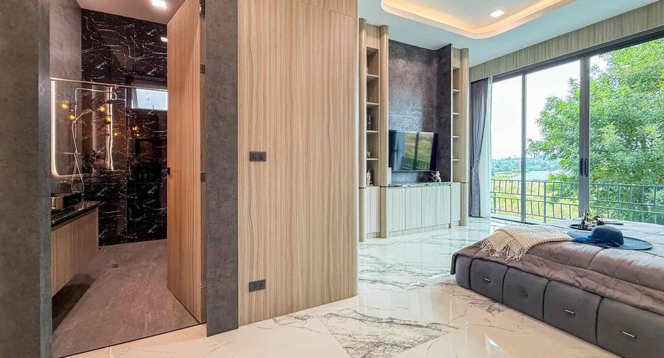 For sale 4 bedrooms house in East Pattaya, Pattaya