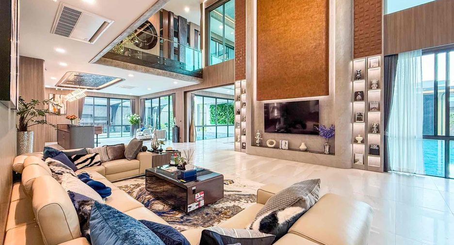 For sale 4 bedrooms house in East Pattaya, Pattaya
