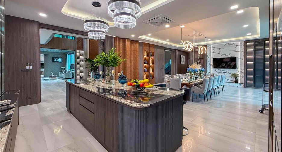 For sale 4 bedrooms house in East Pattaya, Pattaya