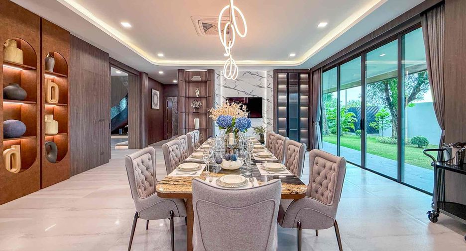 For sale 4 bedrooms house in East Pattaya, Pattaya