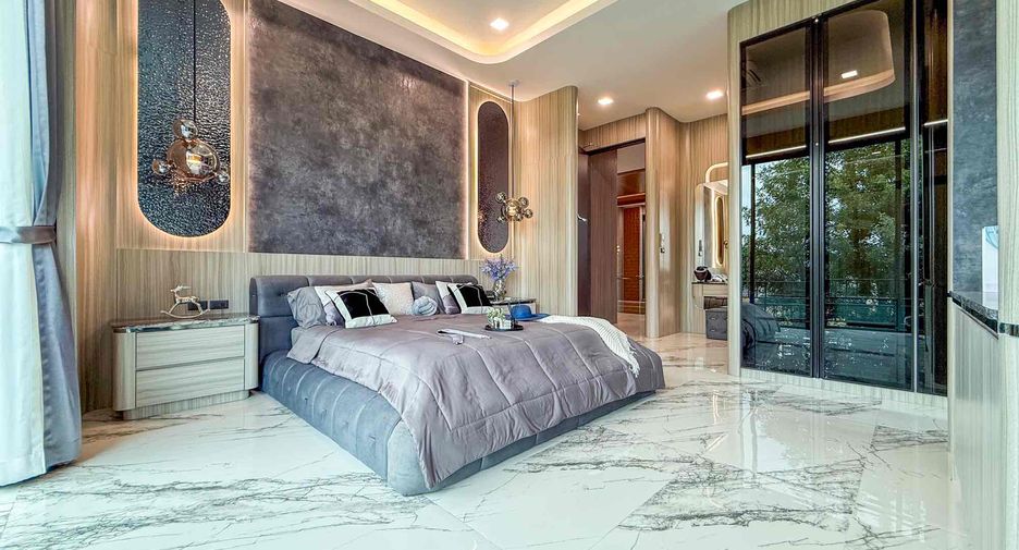 For sale 4 bedrooms house in East Pattaya, Pattaya