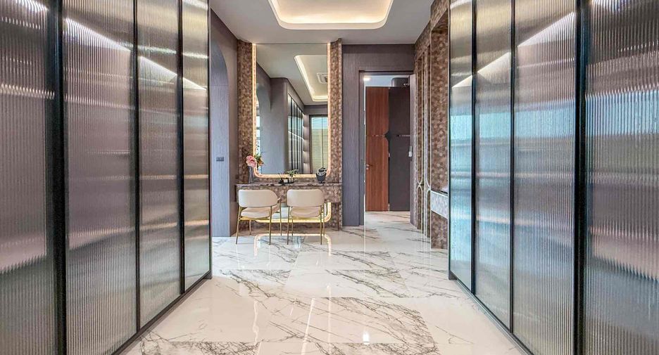 For sale 4 bedrooms house in East Pattaya, Pattaya