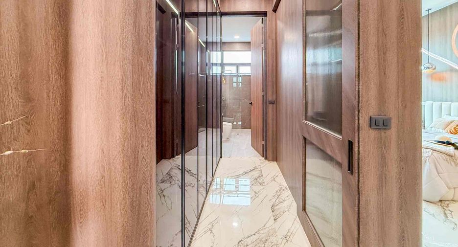 For sale 4 bedrooms house in East Pattaya, Pattaya