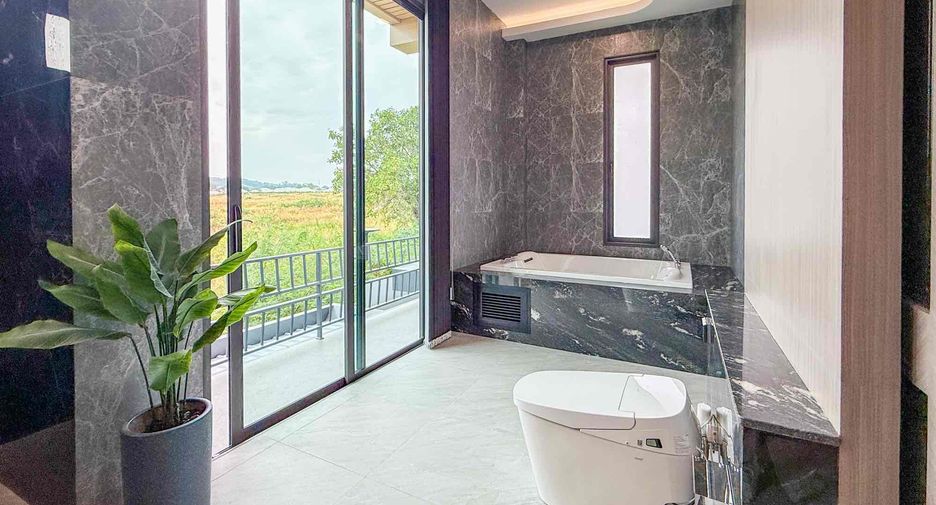 For sale 4 bedrooms house in East Pattaya, Pattaya
