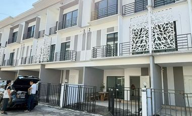 À vendre 3 chambres maison de ville à Sai Mai, Bangkok