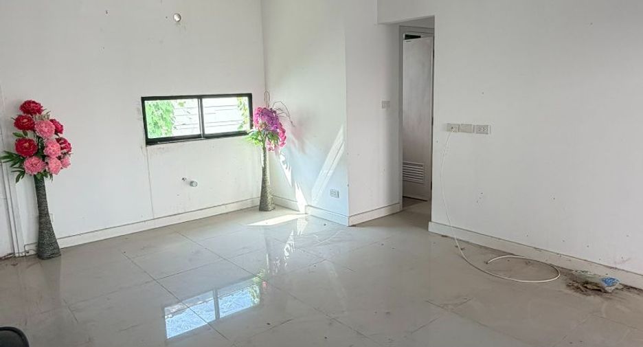 For sale 3 bedrooms townhouse in Sai Mai, Bangkok