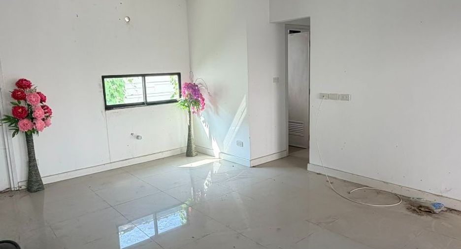 For sale 3 bedrooms townhouse in Sai Mai, Bangkok