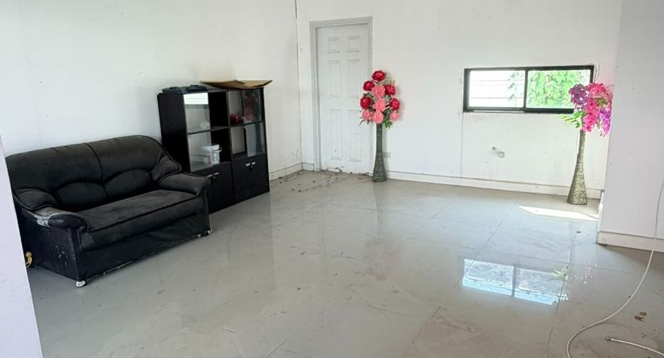 For sale 3 bedrooms townhouse in Sai Mai, Bangkok