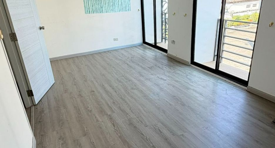 For sale 3 bedrooms townhouse in Sai Mai, Bangkok