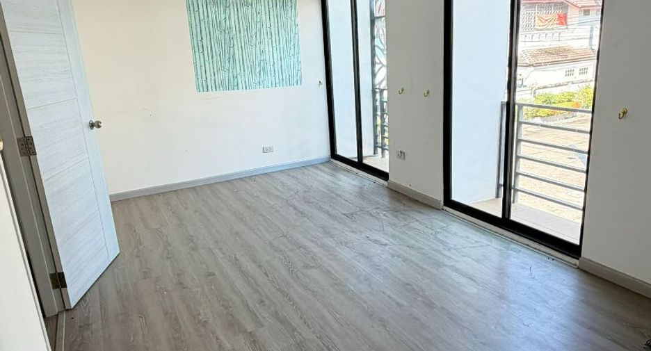 For sale 3 bedrooms townhouse in Sai Mai, Bangkok