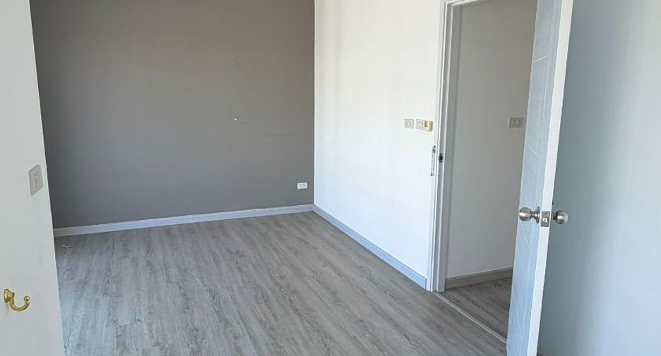 For sale 3 bedrooms townhouse in Sai Mai, Bangkok