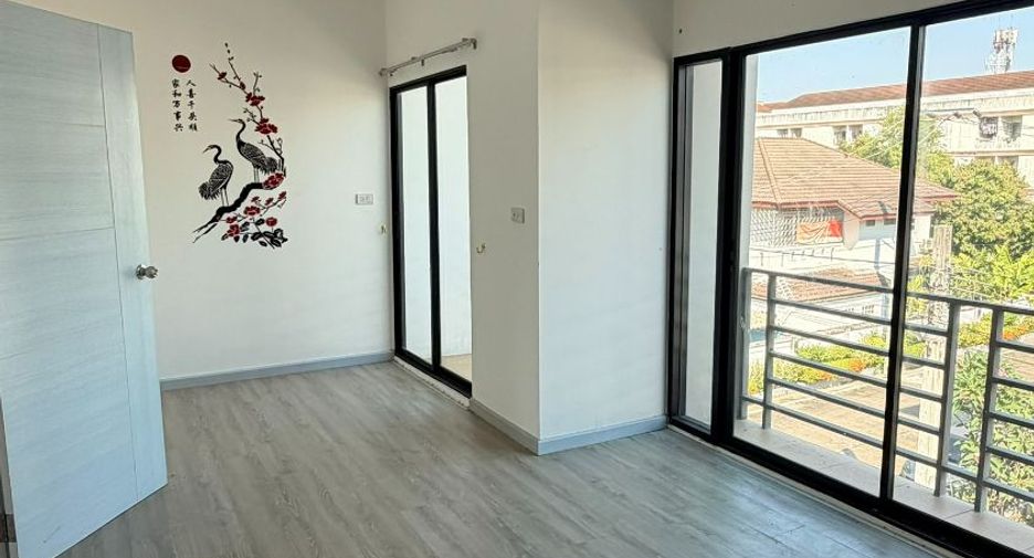 For sale 3 bedrooms townhouse in Sai Mai, Bangkok