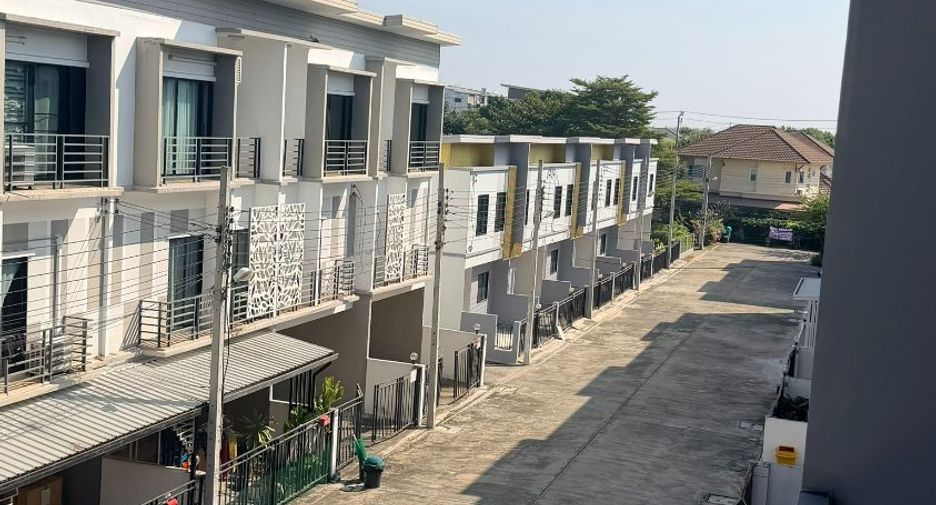 For sale 3 bedrooms townhouse in Sai Mai, Bangkok