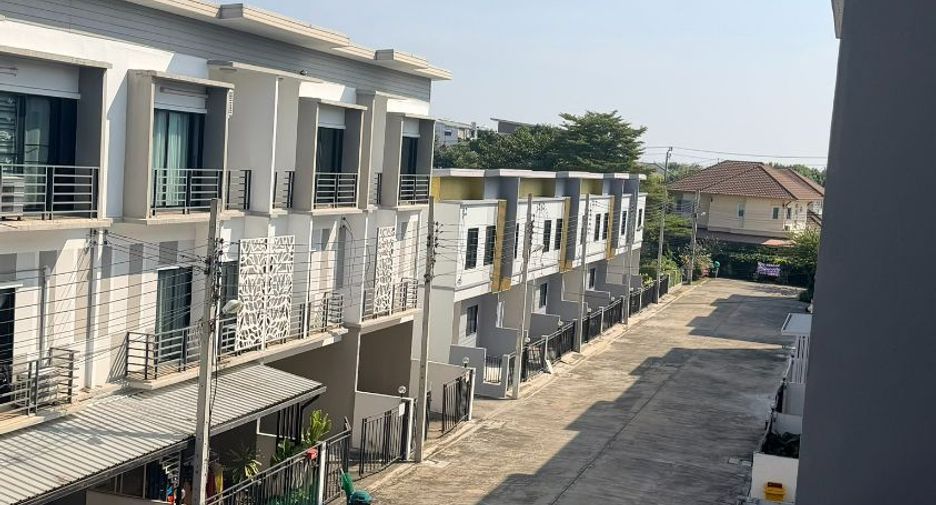 For sale 3 bedrooms townhouse in Sai Mai, Bangkok