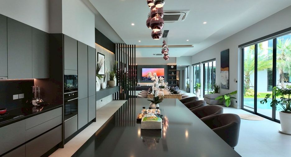 Villa en venta de 5 habitaciones en Bang Lamung, Chonburi
