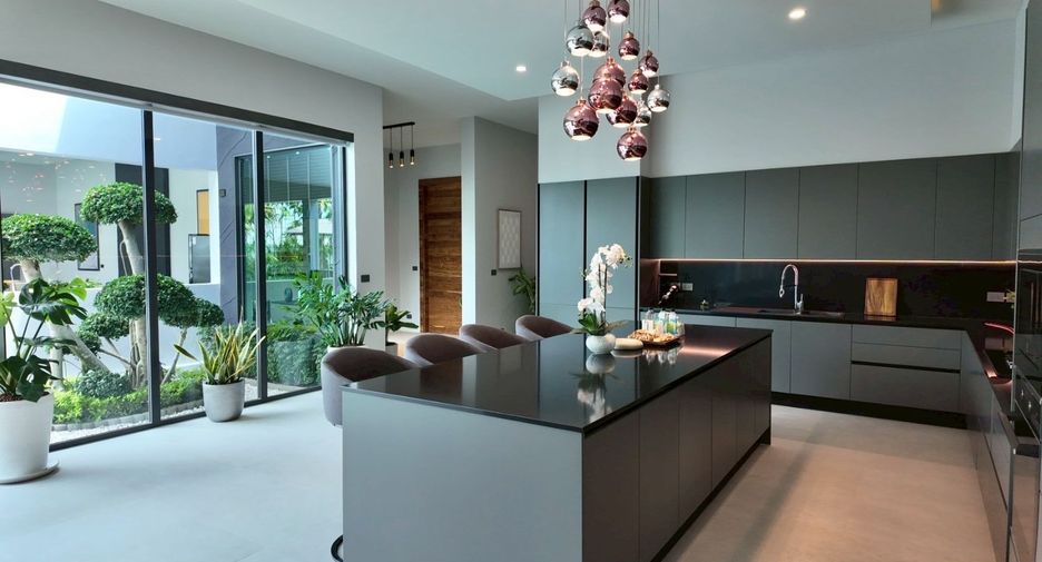 Villa en venta de 5 habitaciones en Bang Lamung, Chonburi