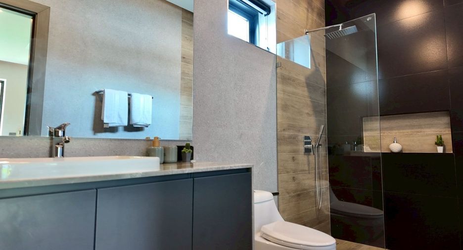 Villa en venta de 5 habitaciones en Bang Lamung, Chonburi