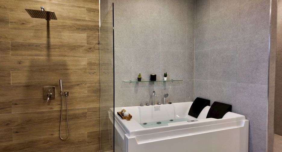 Villa en venta de 5 habitaciones en Bang Lamung, Chonburi