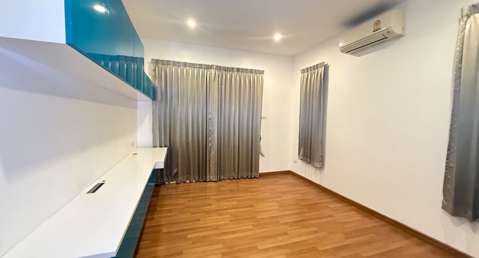 For rent 4 bedrooms house in Si Racha, Chonburi