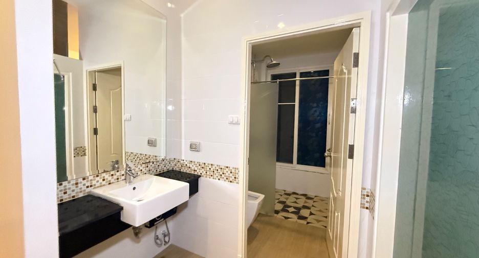 For rent 4 bedrooms house in Si Racha, Chonburi