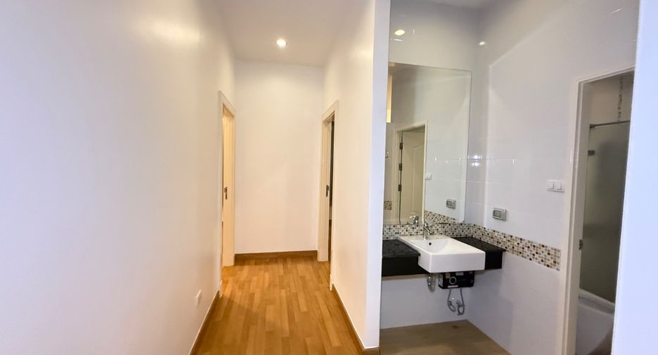 For rent 4 bedrooms house in Si Racha, Chonburi