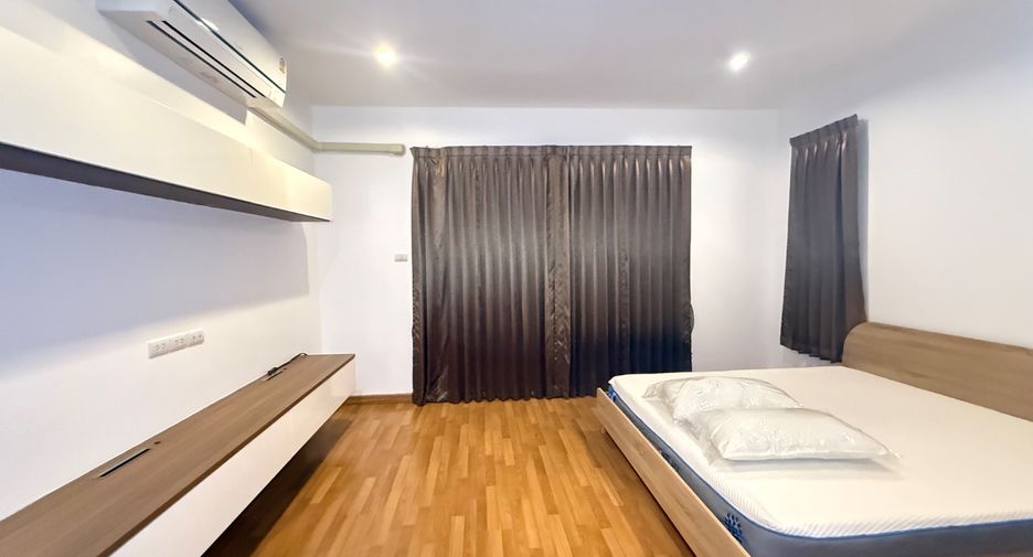 For rent 4 bedrooms house in Si Racha, Chonburi