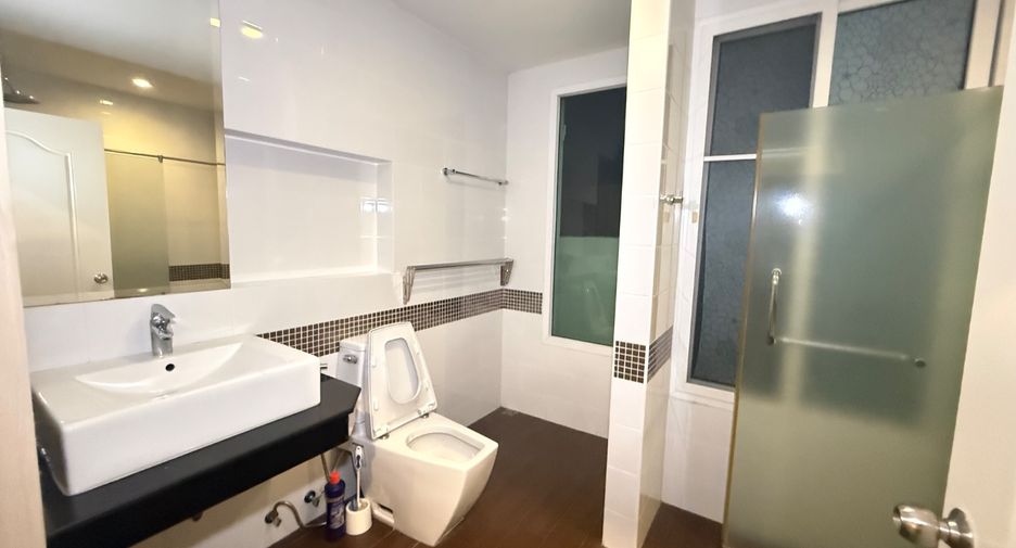 For rent 4 bedrooms house in Si Racha, Chonburi