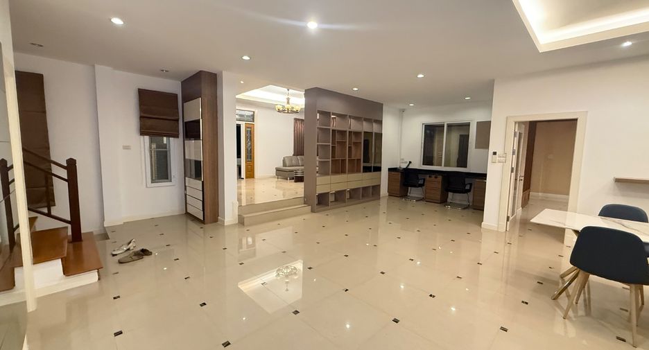 For rent 4 bedrooms house in Si Racha, Chonburi