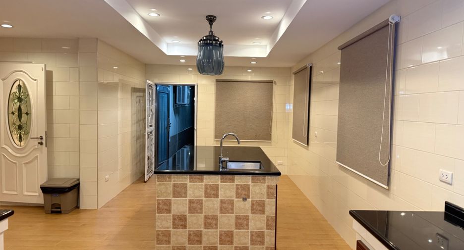 For rent 4 bedrooms house in Si Racha, Chonburi