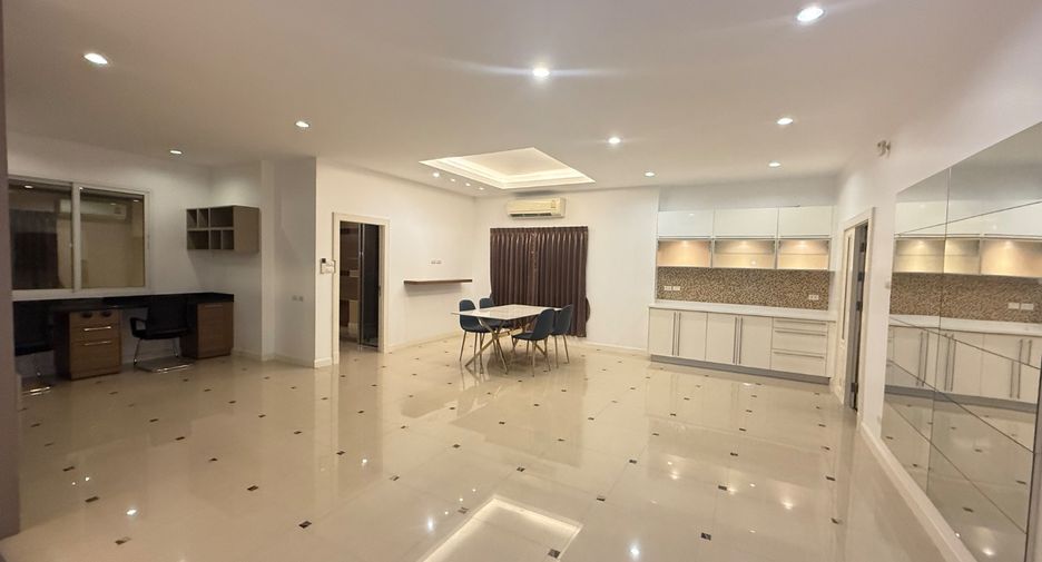 For rent 4 bedrooms house in Si Racha, Chonburi