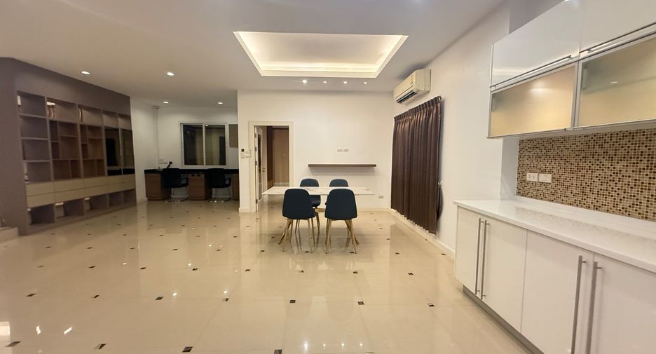 For rent 4 bedrooms house in Si Racha, Chonburi