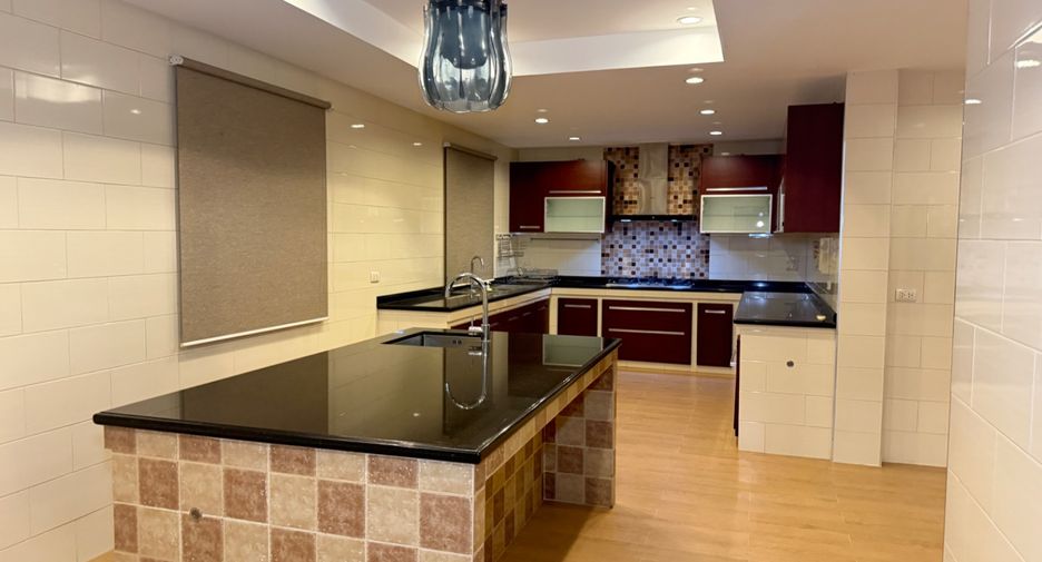 For rent 4 bedrooms house in Si Racha, Chonburi