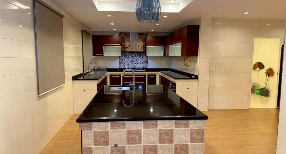 For rent 4 bedrooms house in Si Racha, Chonburi