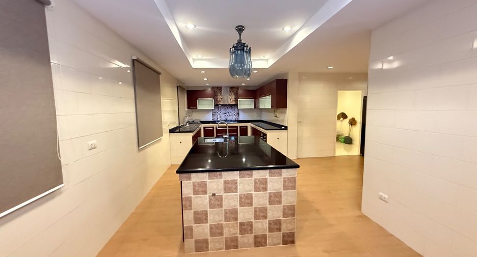 For rent 4 bedrooms house in Si Racha, Chonburi